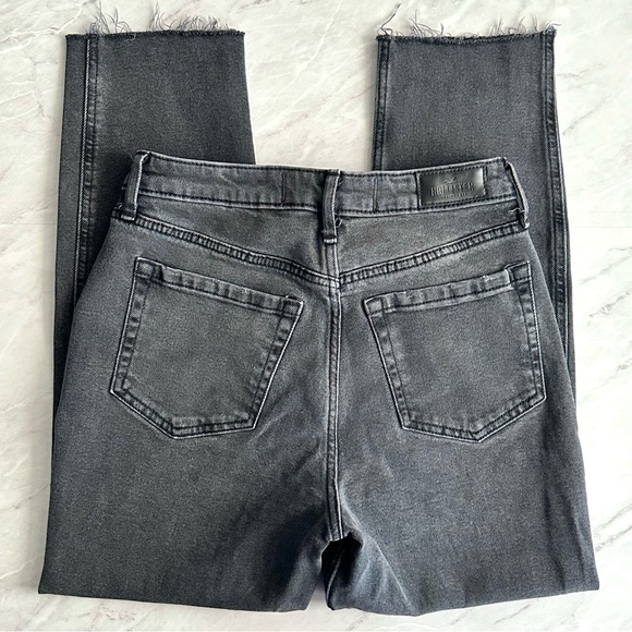 Hollister Ultra High-Rise Mom Jean Size 1 Short - Picture 3 of 16